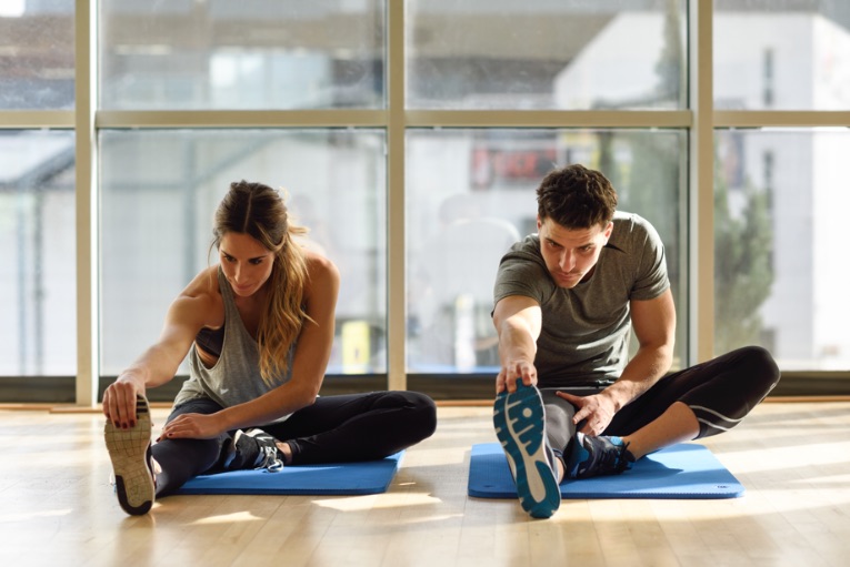 muž a žena vo fitness centre